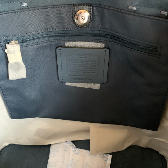 SOLD⛔️Authentic Coach pebbled Leather and suede logo snap tote - Picture 6 of 14